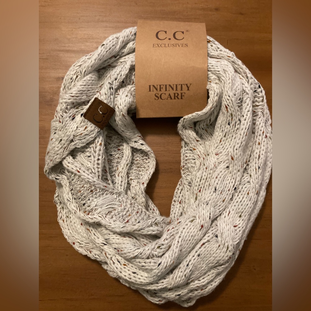 CC Exclusives Ivory Infinity Scarf NWT